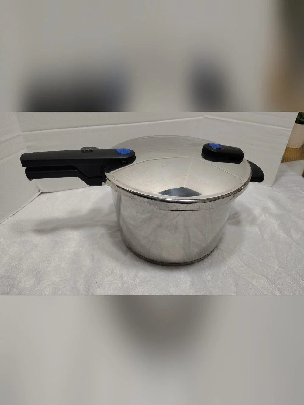 Fissler Vitaquick 8QT Premium Pressure Cooker Stainless Mande In Germany